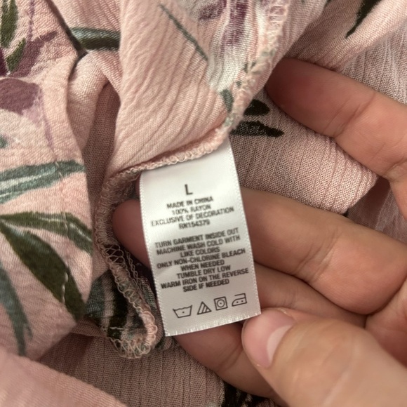 Aeropostale Women’s Pink Floral Laced Sleeveless Top Sz Large - Picture 6 of 6